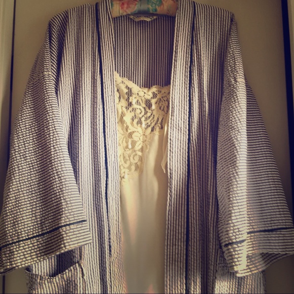 “Sea Island loungewear” seersucker robe!💋 SALE!! - Picture 4 of 7